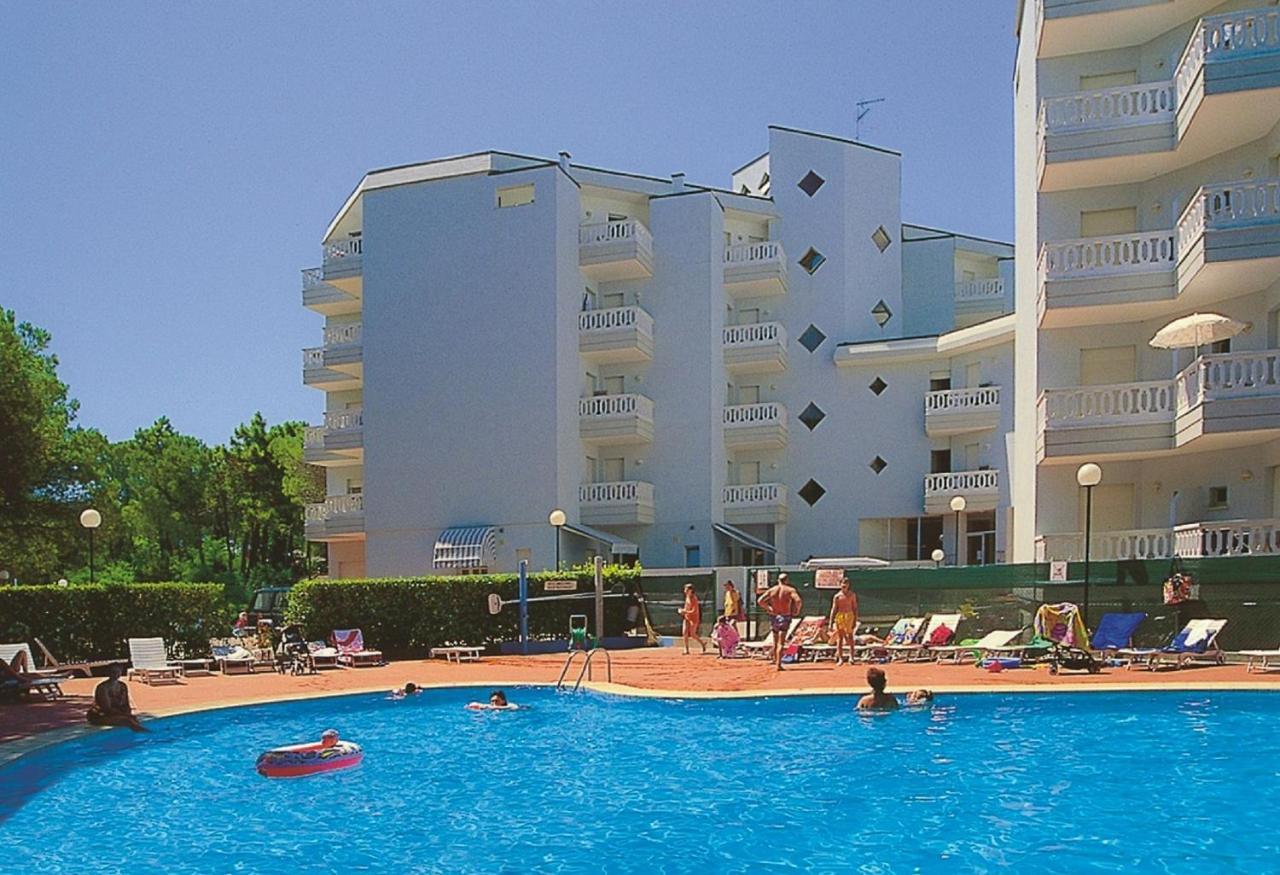 Apartamento Residenza Rubin Lignano Sabbiadoro Exterior foto
